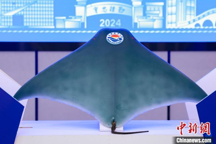 智能软体仿生鱼在沪问世 可用于深海勘探 智能软体仿生鱼在沪问世 可用于深海勘探