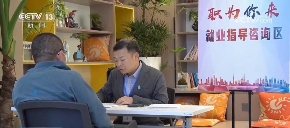 手语翻译、专场招聘会、云面试……多措并举为残障人士铺就“幸福就业路” 手语翻译、专场招聘会、云面试……多措并举为残障人士铺就“幸福就业路”