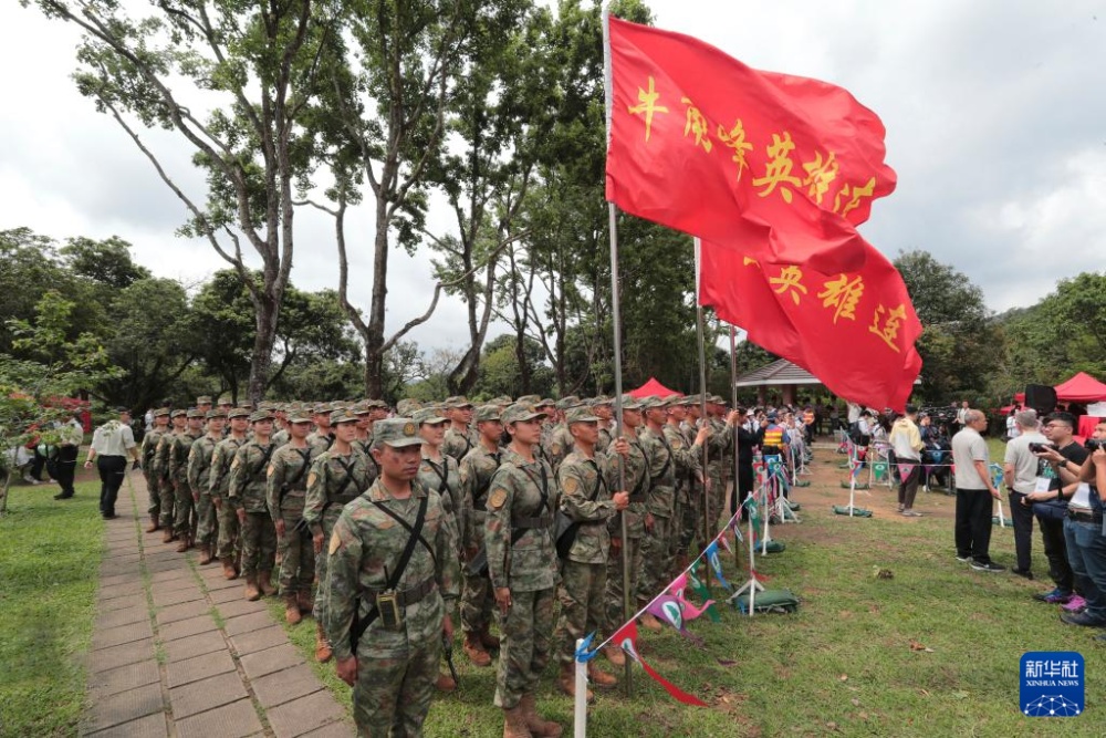 解放军驻香港部队官兵参加2024年香港植树日活动 解放军驻香港部队官兵参加2024年香港植树日活动