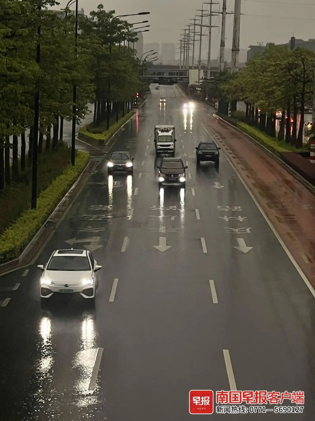 南宁狂风暴雨上线！多预警齐发！广西又有暴雨+雷暴大风+冰雹来袭……