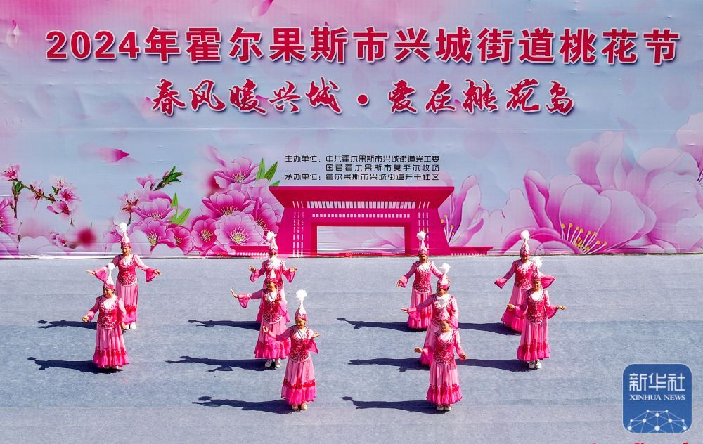 新疆霍尔果斯:桃花盛开引客来 新疆霍尔果斯:桃花盛开引客来