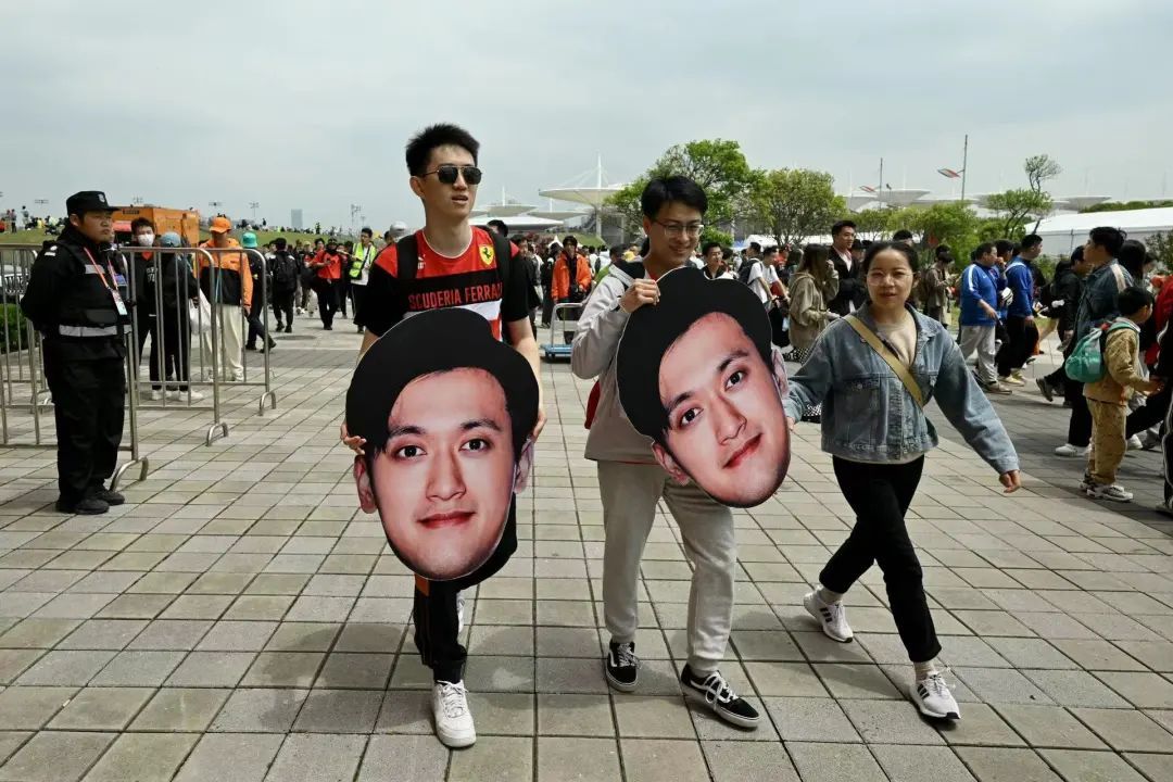 F1中国大奖赛排位赛周冠宇位列第16,离拿积分一步之遥 F1中国大奖赛排位赛周冠宇位列第16,离拿积分一步之遥