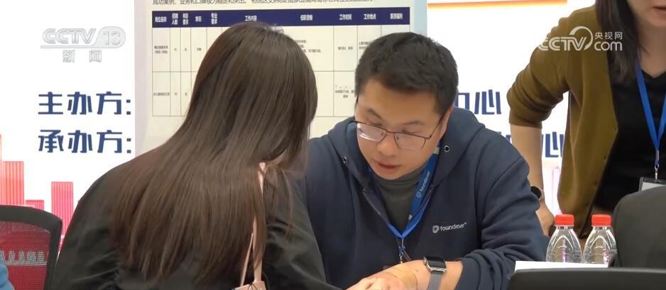 手语翻译、专场招聘会、云面试……多措并举为残障人士铺就“幸福就业路” 手语翻译、专场招聘会、云面试……多措并举为残障人士铺就“幸福就业路”