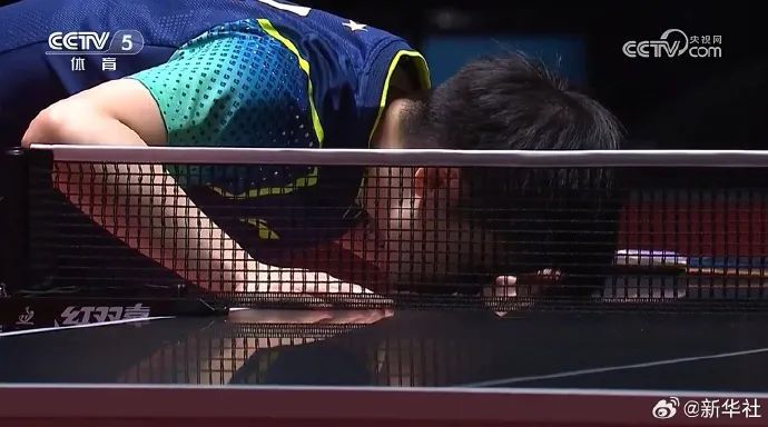 孙颖莎夺冠！巅峰之战超90分钟，赛后一个动作刷屏