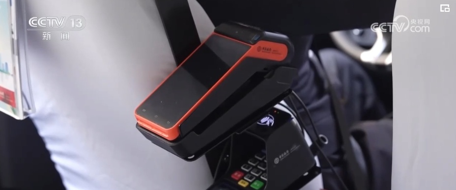 热门景区“挤”满外国游客 小众乡村、高科技景点成“打卡”新选项 热门景区“挤”满外国游客 小众乡村、高科技景点成“打卡”新选项