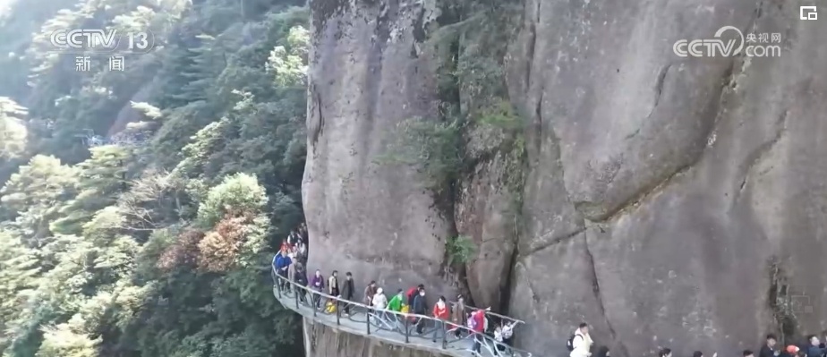 热门景区“挤”满外国游客 小众乡村、高科技景点成“打卡”新选项