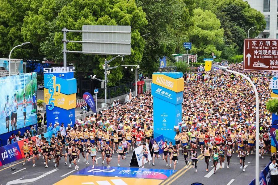 上海半马现场，有跑者突然倒地！一位医生目睹抢救全过程：志愿者专业，果然是天花板