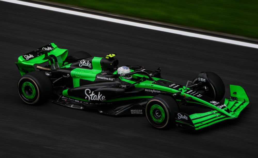 周冠宇：戴上头盔，感觉每个人都在喊你的名字