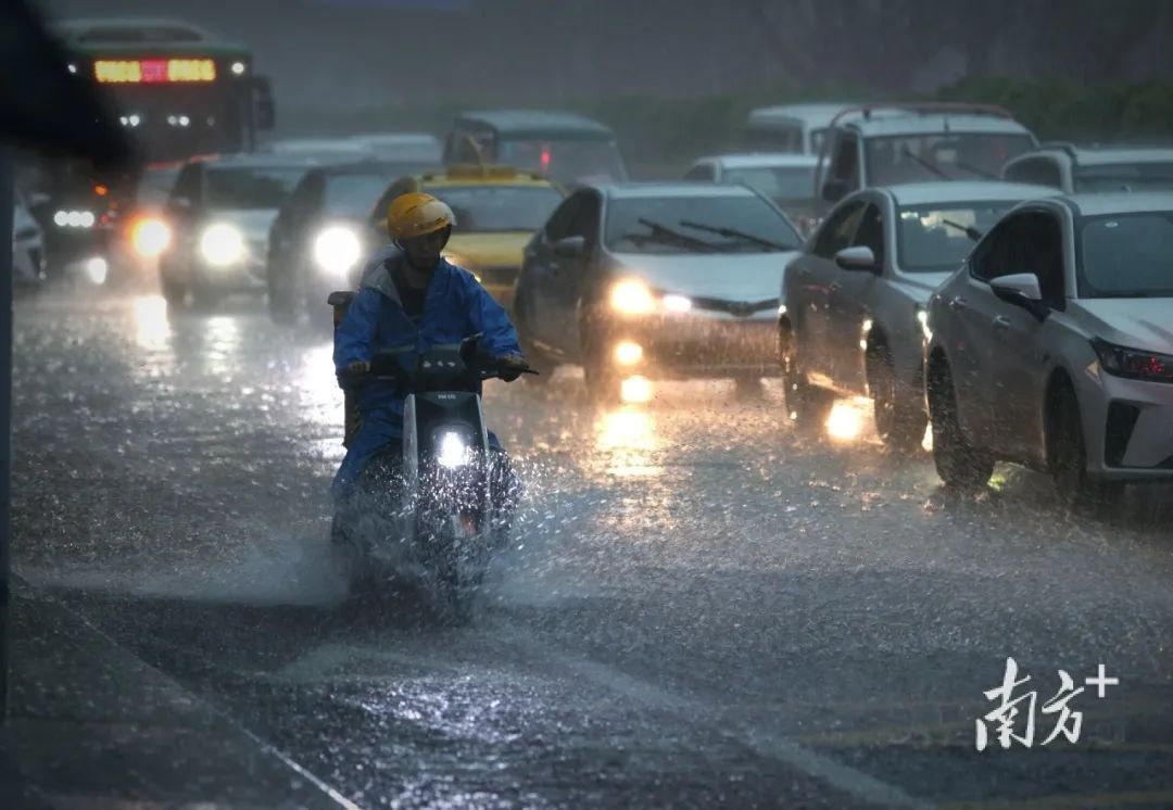 【健康资讯】广东暴雨持续！洪涝灾害期间，这些水千万别喝！出现不适速就医→