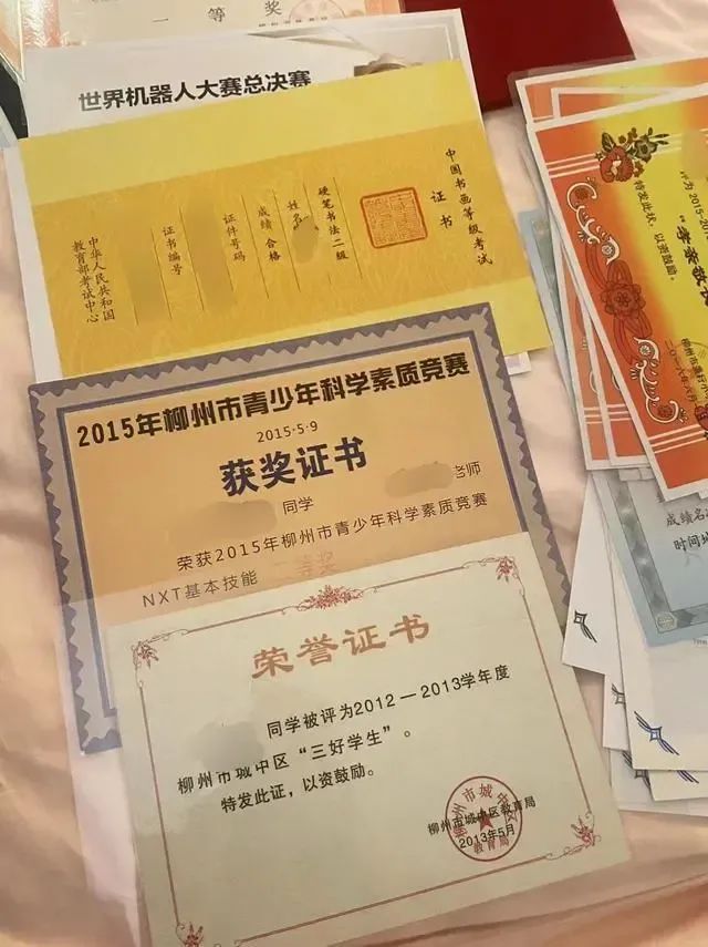 小区楼上坠落树根砸中17岁高中生！检方：被告人涉嫌过失致人死亡罪