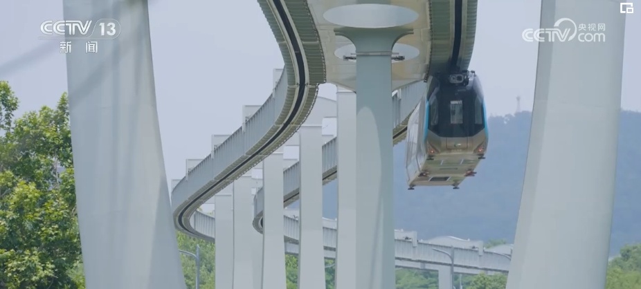 热门景区“挤”满外国游客 小众乡村、高科技景点成“打卡”新选项 热门景区“挤”满外国游客 小众乡村、高科技景点成“打卡”新选项