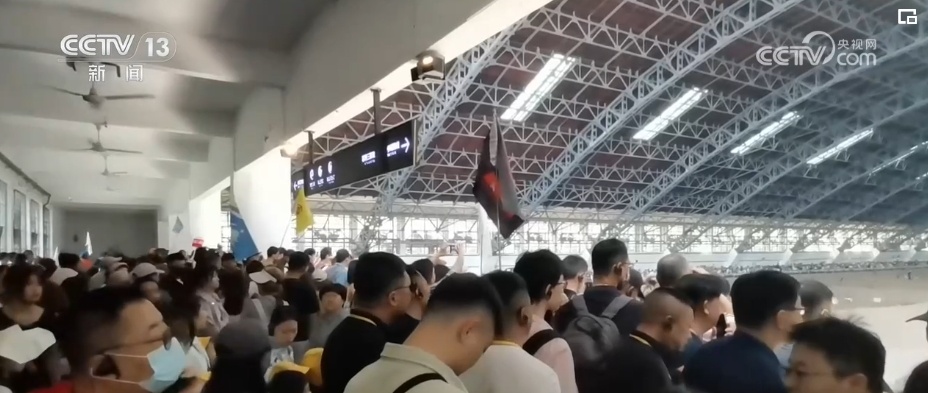 热门景区“挤”满外国游客 小众乡村、高科技景点成“打卡”新选项 热门景区“挤”满外国游客 小众乡村、高科技景点成“打卡”新选项