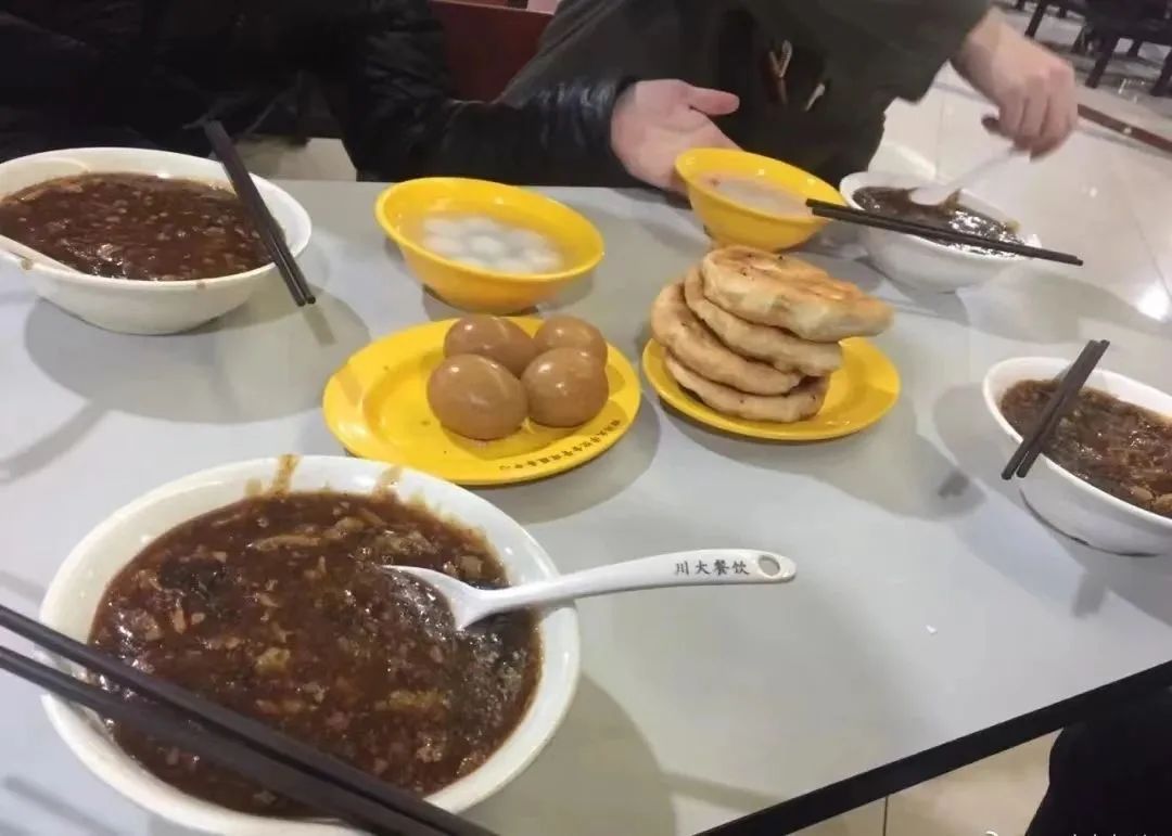 女生病后给学校写信！没想到，食堂直接给她新开一个窗口→