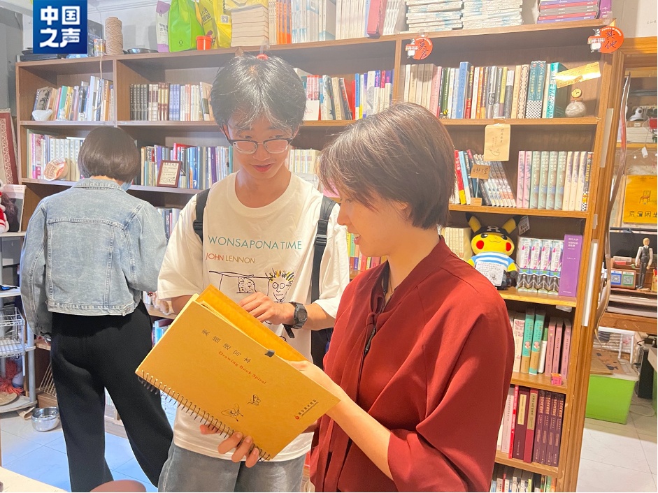 学生自营、不卖畅销书！这家“荒岛书店”有何特别之处？