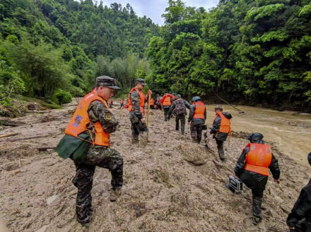 直击广东韶关暴雨抢险救援一线