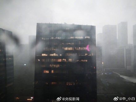 深圳多区升级暴雨红色预警
