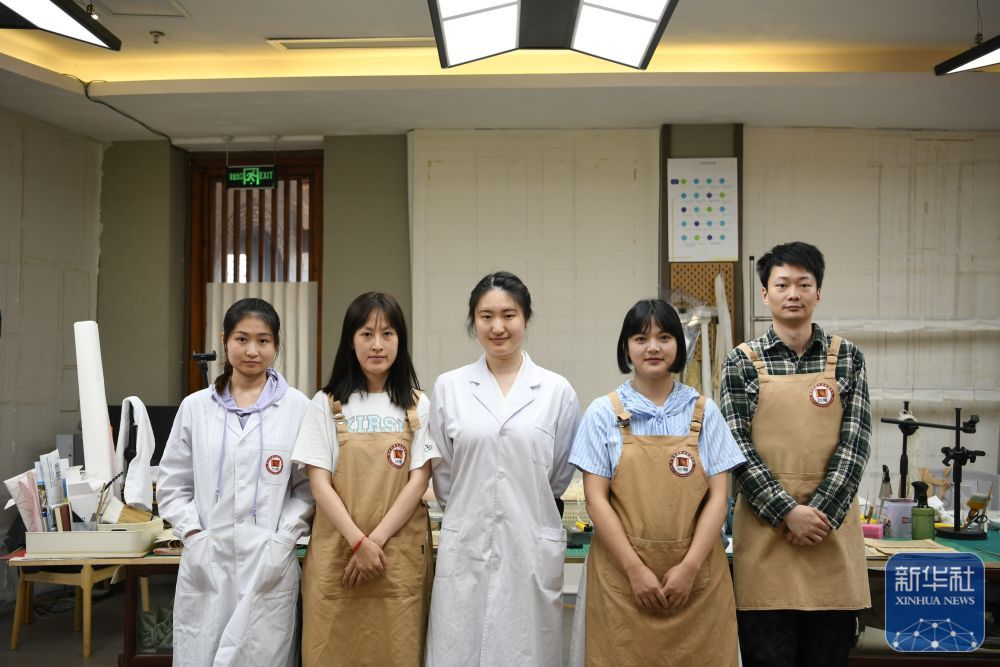 古籍修复师唐陈韵：用指尖修补历史伤痕