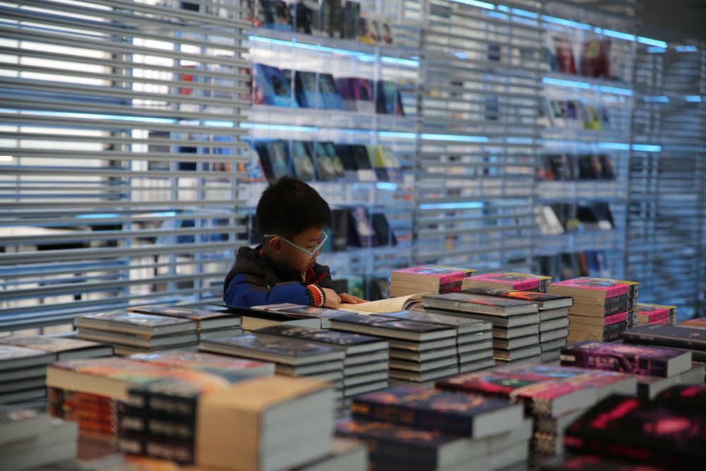 成都科幻馆：跟着“万卷书”畅游科幻星辰大海