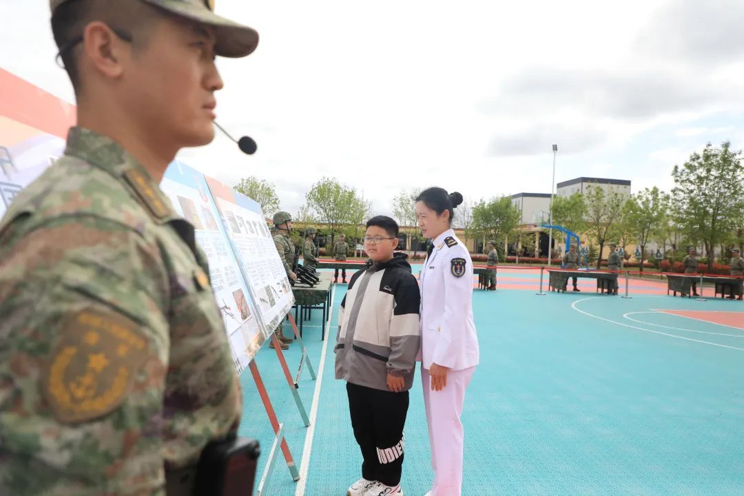 刷优待卡乘车被质疑的男孩，来青岛了！