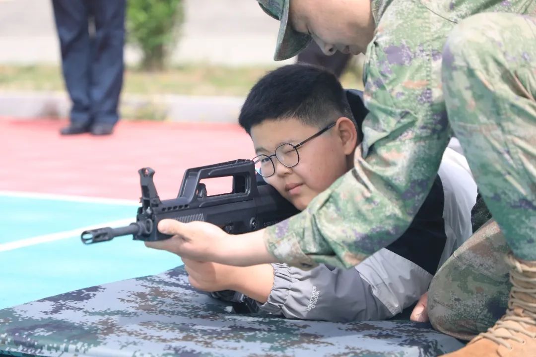 刷优待卡乘车被质疑的男孩，来青岛了！
