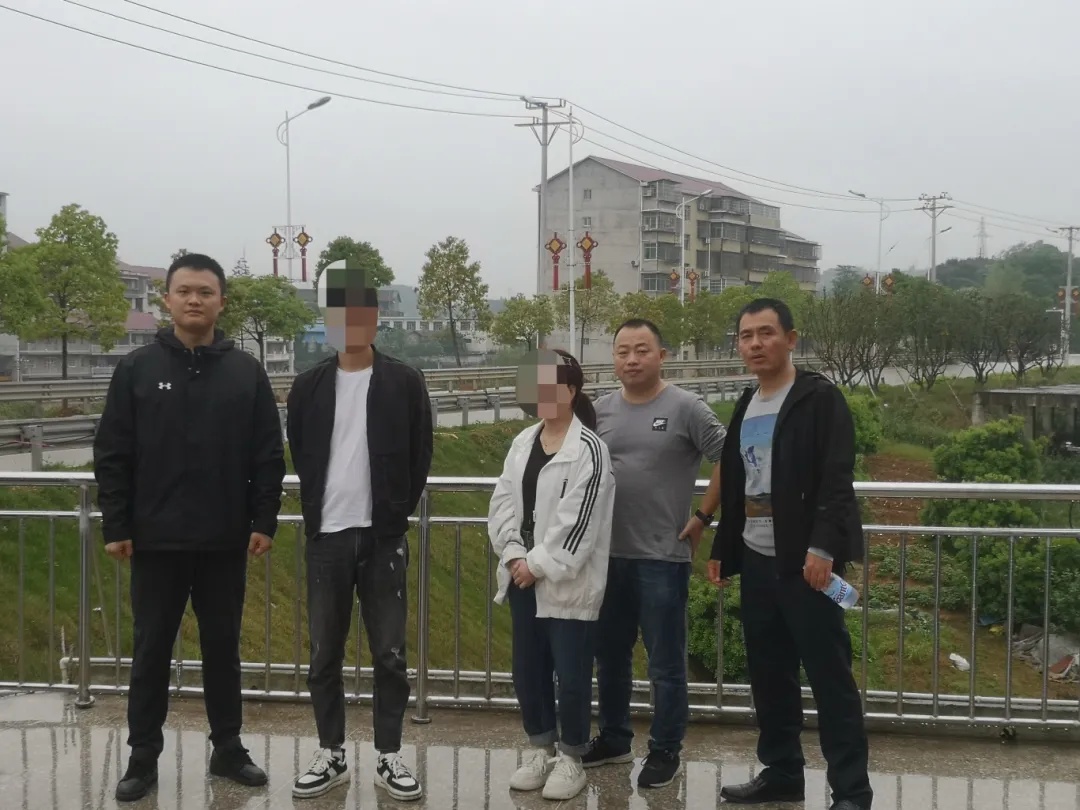 涉毒人员求神拜佛祈平安 随后就被警方“一锅端”
