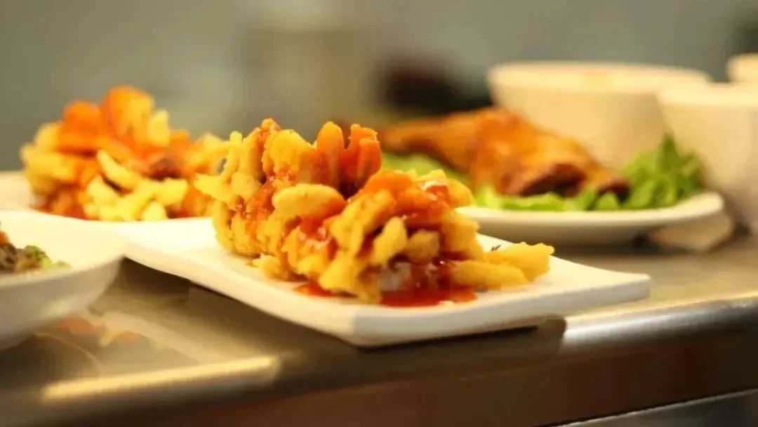 女生病后给学校写信！没想到，食堂直接给她新开一个窗口→