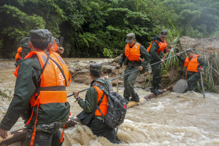 直击广东韶关暴雨抢险救援一线