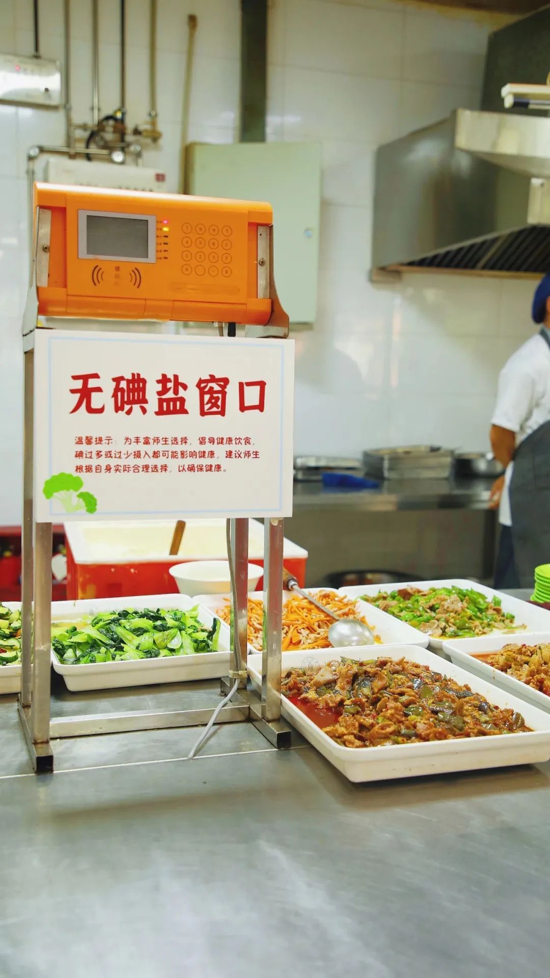 女生病后给学校写信！没想到，食堂直接给她新开一个窗口→