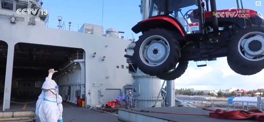 命运与共护和平 人民海军建功海洋 与正义同行、传递友谊 命运与共护和平 人民海军建功海洋 与正义同行、传递友谊