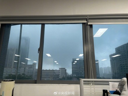 深圳多区升级暴雨红色预警