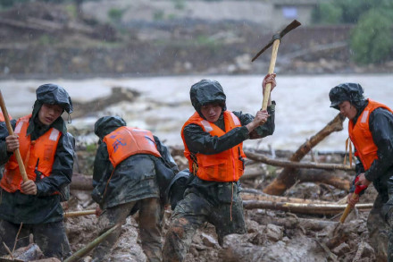 直击广东韶关暴雨抢险救援一线