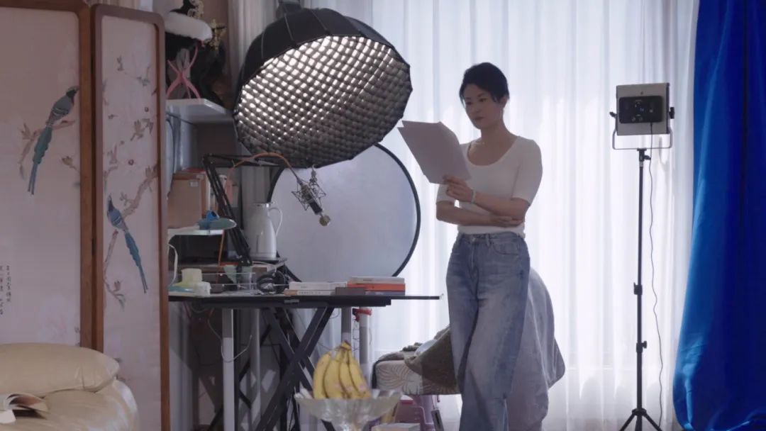 阳台里的直播间，演活了许多人的“红楼梦”