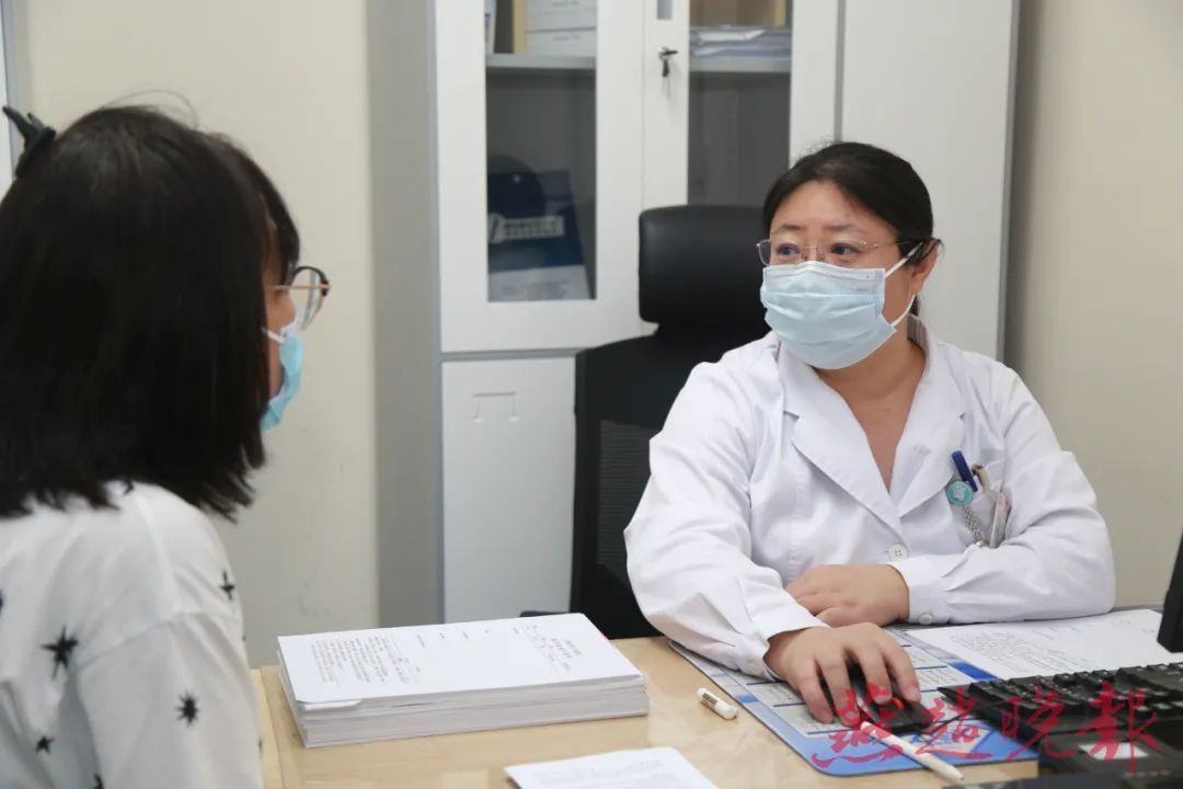 每天早上先来两杯奶茶 她痛风了……