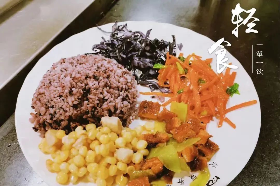 女生病后给学校写信！没想到，食堂直接给她新开一个窗口→