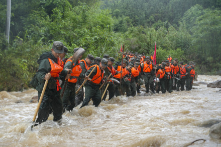 直击广东韶关暴雨抢险救援一线
