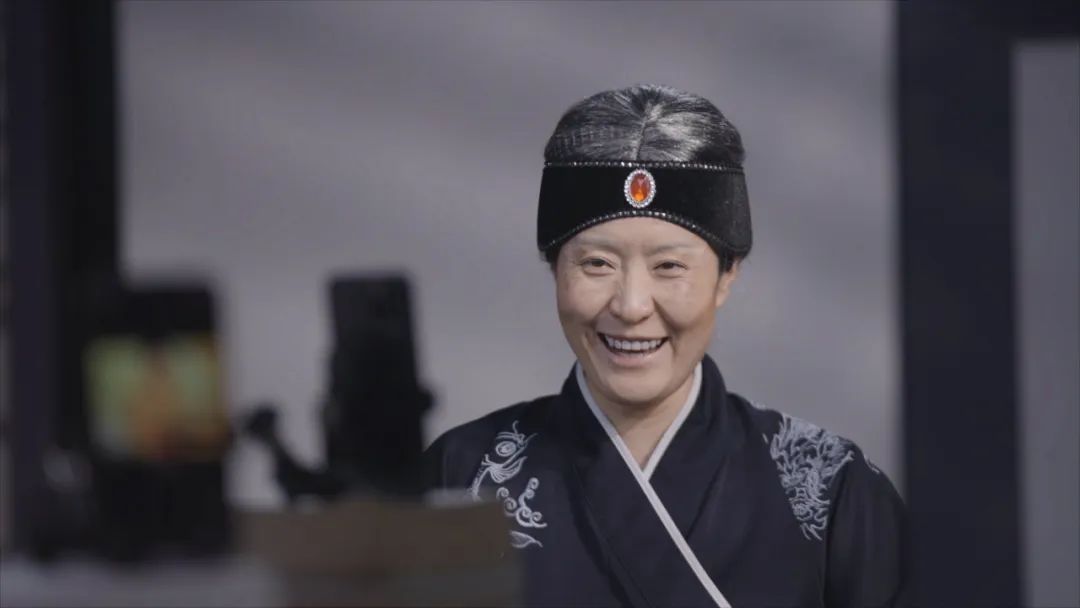 阳台里的直播间，演活了许多人的“红楼梦”