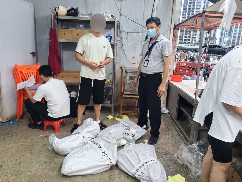 海口出现漂染白羊冒充黑羊!举报渠道→ 海口出现漂染白羊冒充黑羊!举报渠道→