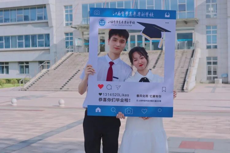 对话“逆袭情侣”中的男生：火了之后有些惶恐