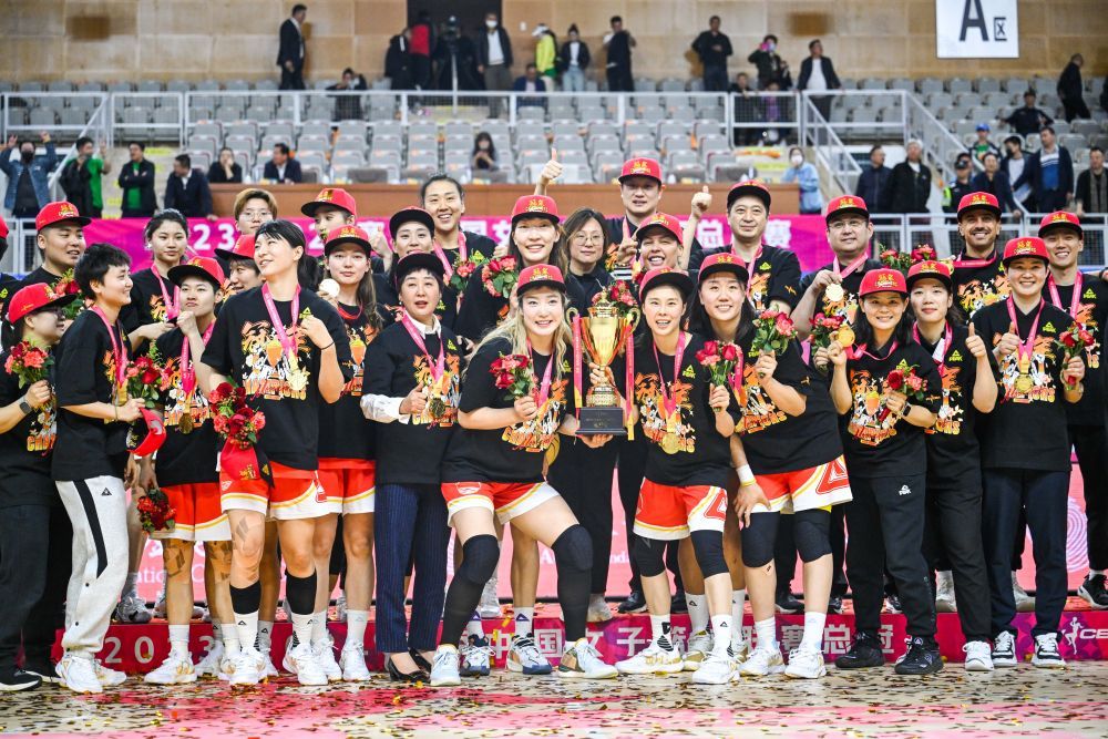 WCBA总决赛：四川女篮卫冕