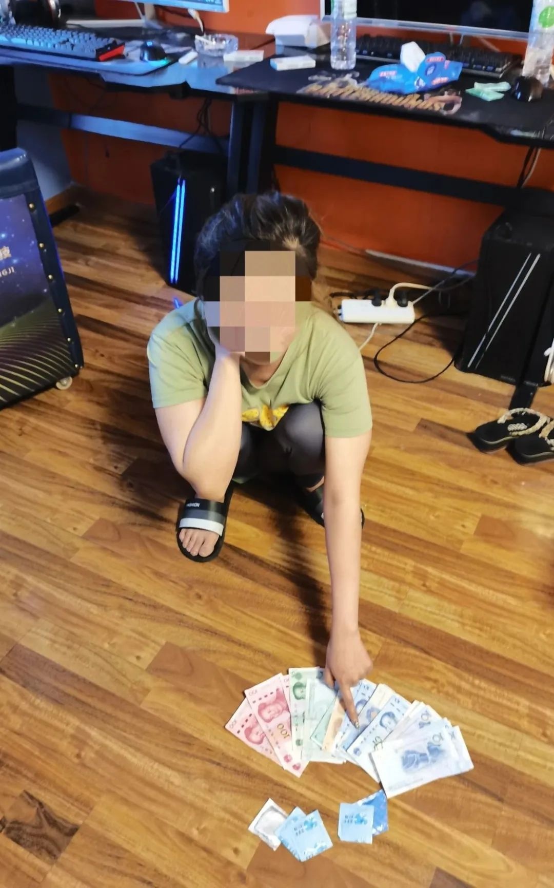 毁三观！发现女友卖淫后，男子还提供场所求合作