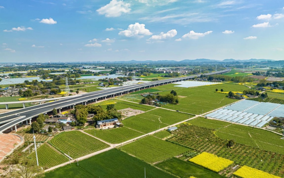 今年6月通车!成都再添一条高速→ 今年6月通车!成都再添一条高速→