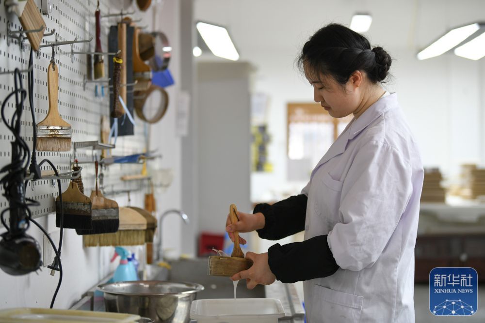 古籍修复师唐陈韵：用指尖修补历史伤痕