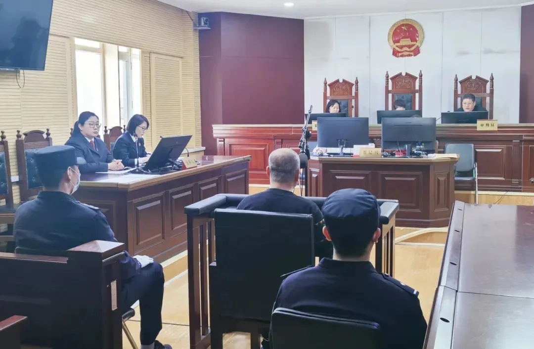 感觉火烈鸟“嘲笑”他，男子酒后打死14只！法院判了