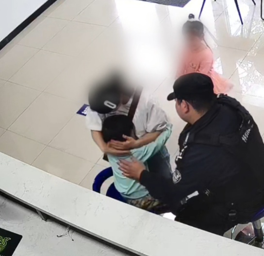 哄“奥特曼”小孩，只需一招！