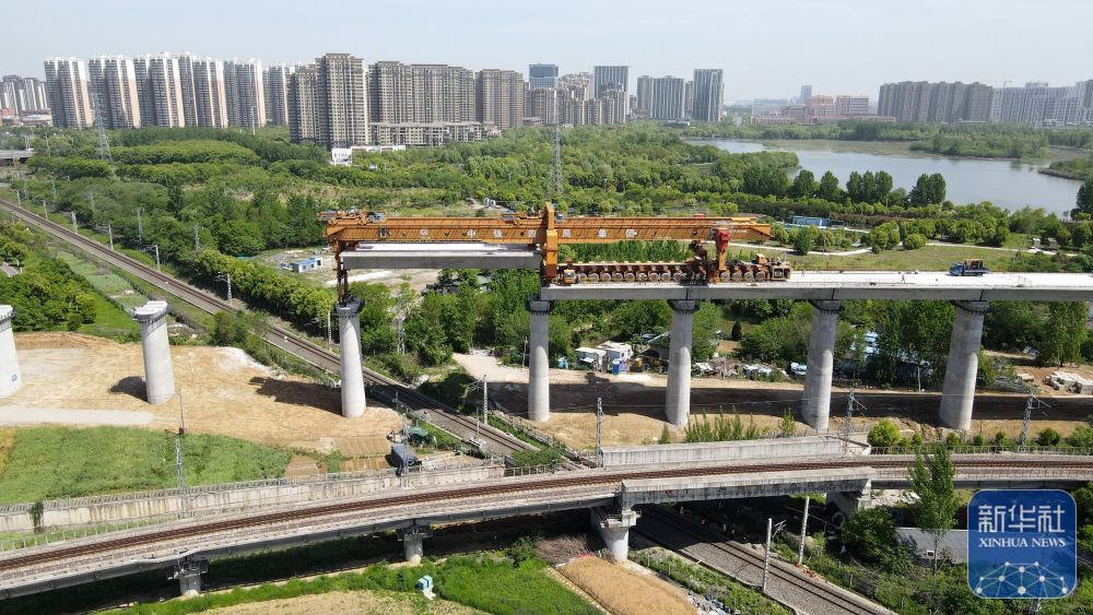 合新铁路上跨淮南线架梁完成