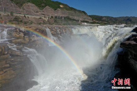 黄河壶口瀑布现清流飞瀑美景 黄河壶口瀑布现清流飞瀑美景