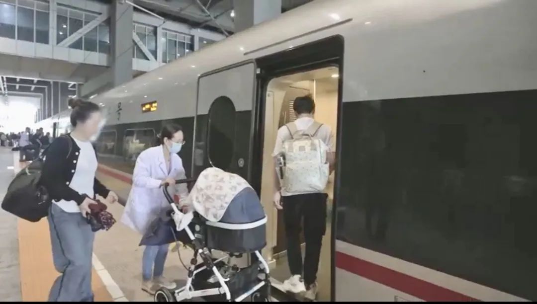 4小时变2小时!高铁转运为新生儿“抢”出更多生命时间窗 4小时变2小时!高铁转运为新生儿“抢”出更多生命时间窗