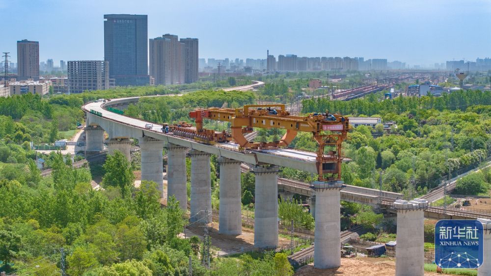 合新铁路上跨淮南线架梁完成