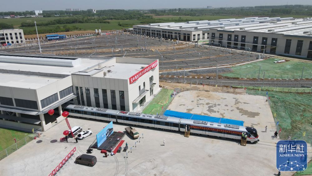 合肥轨道交通8号线一期工程首列电客车交付