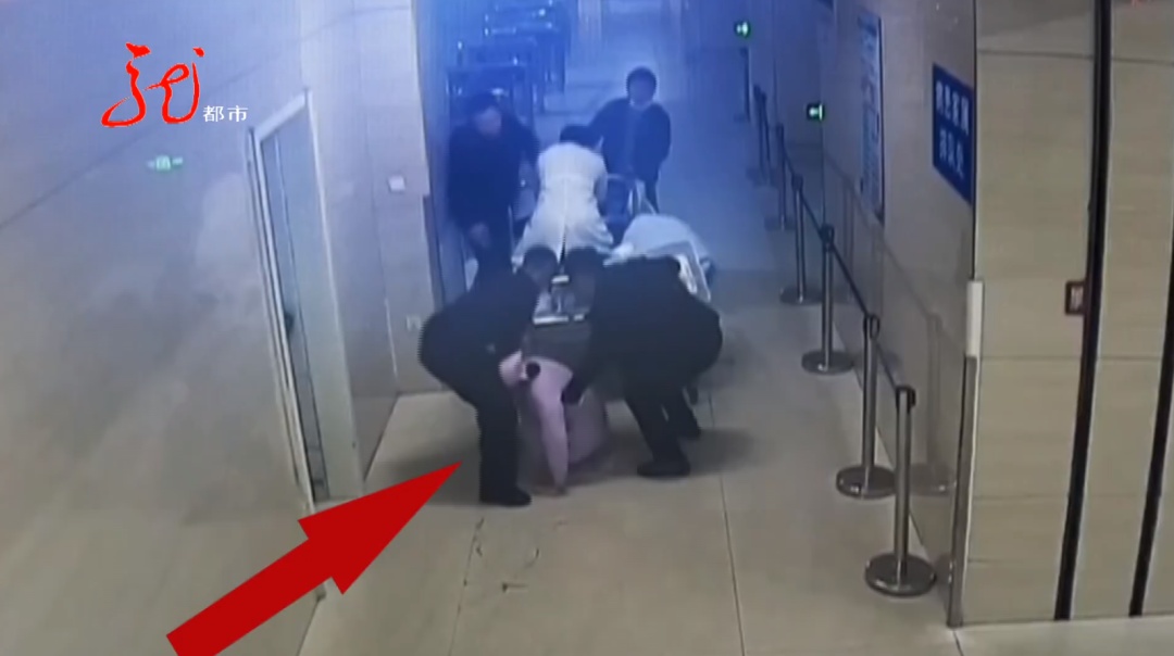 这一摔,获万千网友点赞! 这一摔,获万千网友点赞!